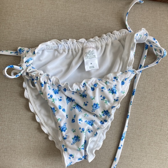 Wild Fable white floral bikini small top medium bottoms - Picture 4 of 7